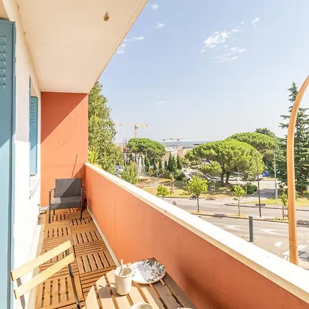 Charming T3 With Balcony And View *